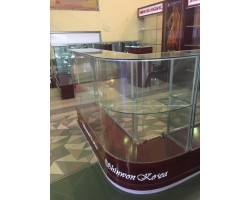 Quầy Kiếng Cong Trưng Bày